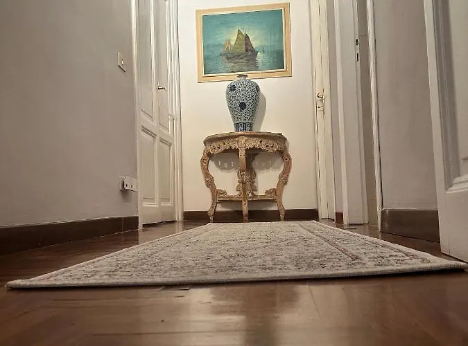 Lounge - *